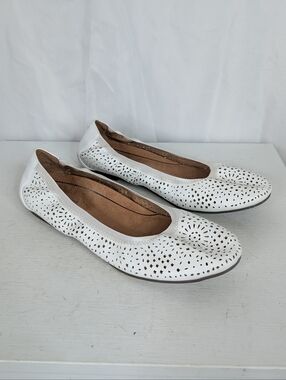 Vionic Robyn Perforated White Leather Flats - Size 10 Wide